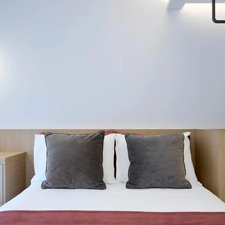Hotel Twinn Downtown Piraeus, Santikos Collection